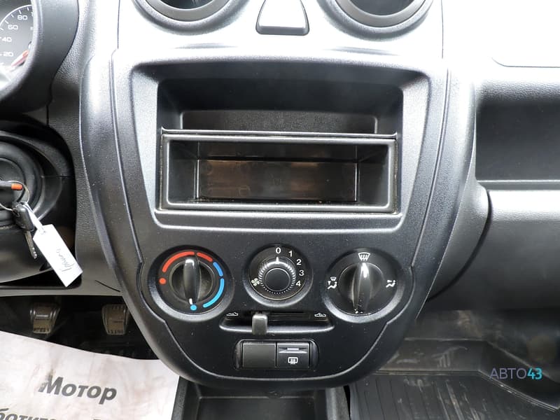 Тест-драйв FAW V5 против Lada Granta: бой в супер легком весе