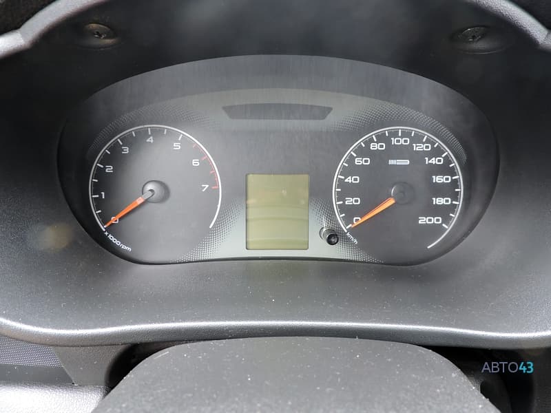 Тест-драйв FAW V5 против Lada Granta: бой в супер легком весе