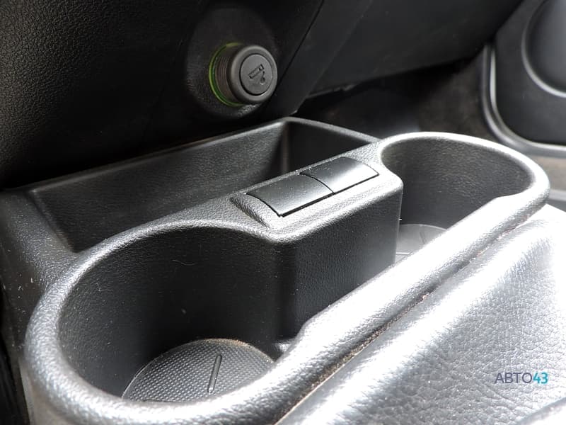 Тест-драйв FAW V5 против Lada Granta: бой в супер легком весе