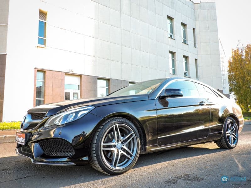 Тест-драйв Mercedes E200 Coupe: без внимания не останешься