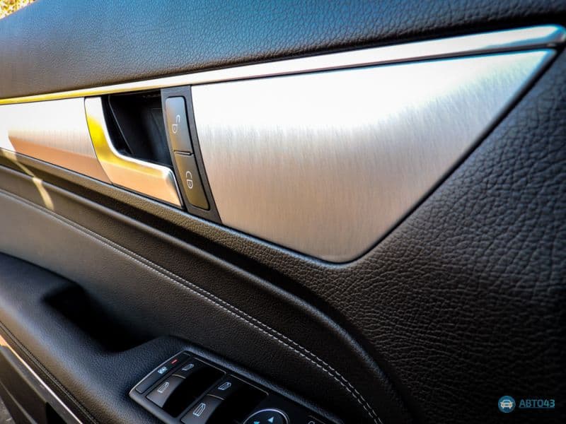 Тест-драйв Mercedes E200 Coupe: без внимания не останешься