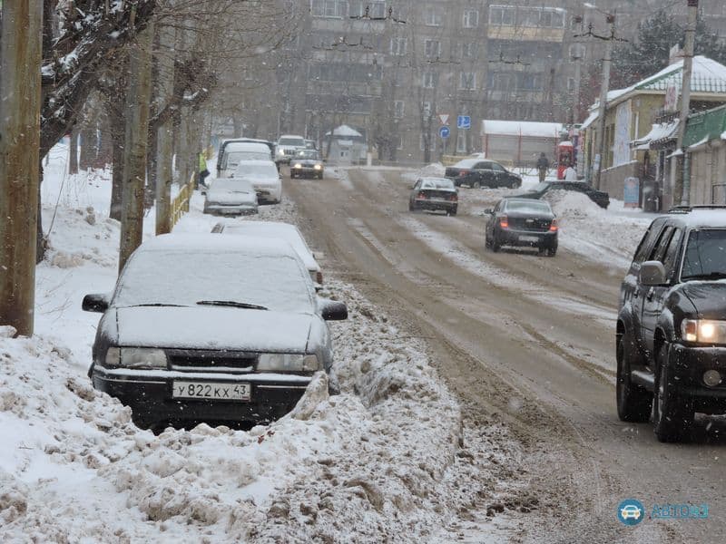 Около 300 автовладельцев помешали расчистке дорог