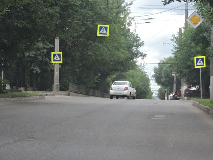 На Октябрьском проспекте пьяный пешеход бросился под авто