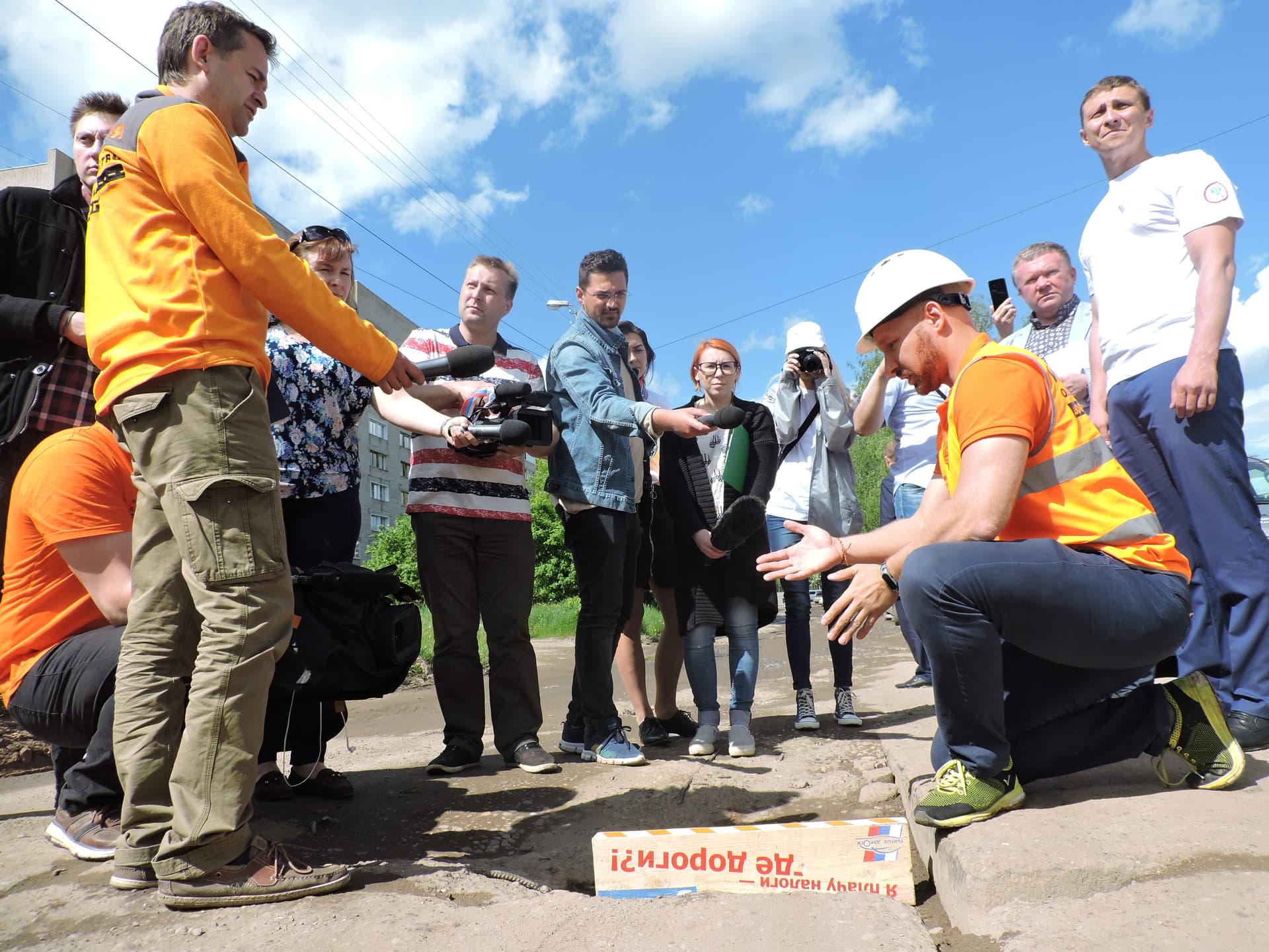 Где убитые дороги? Активисты ОНФ прошли по Студенческому проезду