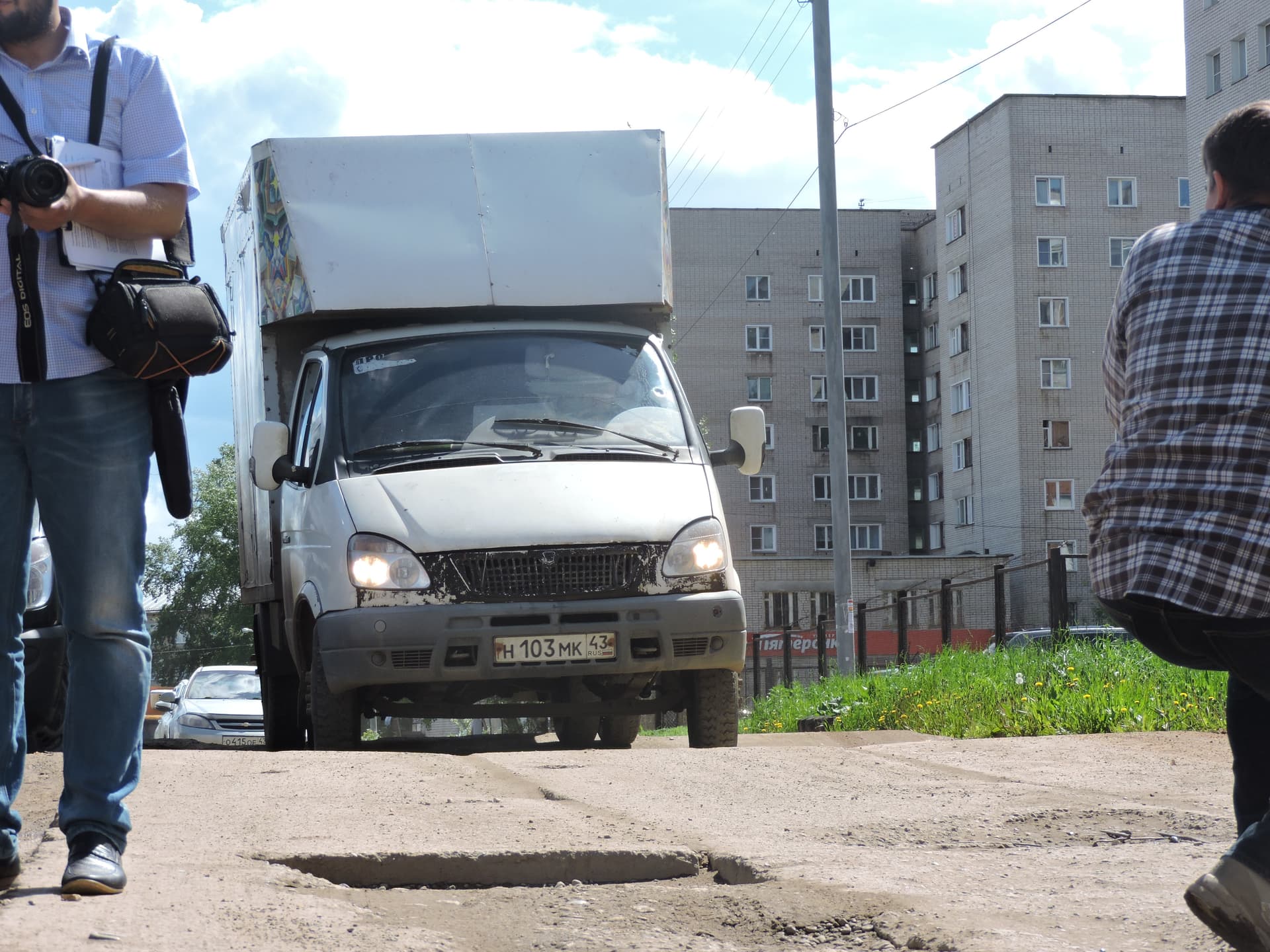 Где убитые дороги? Активисты ОНФ прошли по Студенческому проезду