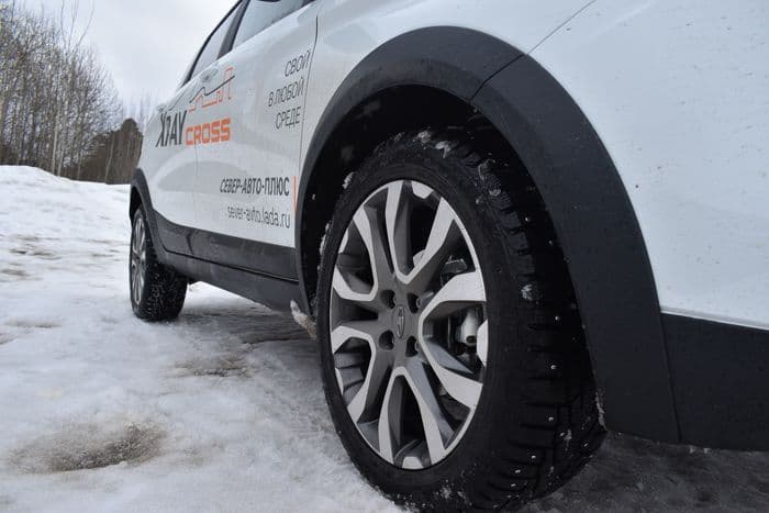 LADA XRAY CROSS: 215 мм счастья - это к нему
