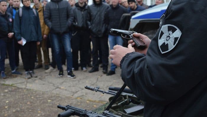 Пьяный 20-летний парень на «Тойоте» собрал настоящую погоню со стрельбой