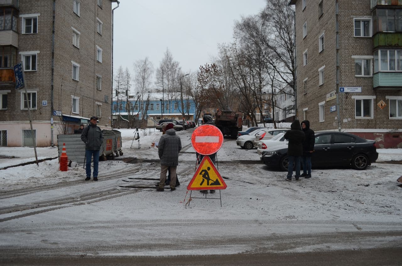 Киров снова отличился: названы города России с худшими дорогами