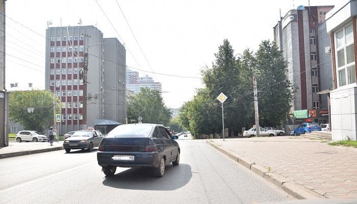 Почему на перекрестке Преображенской и Дерендяева исчез запрещающий поворот налево знак?