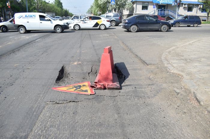 В центре Кирова провалился свежий асфальт: кто виноват?