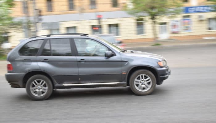 Во время движения у машины отказали тормоза. Что делать?