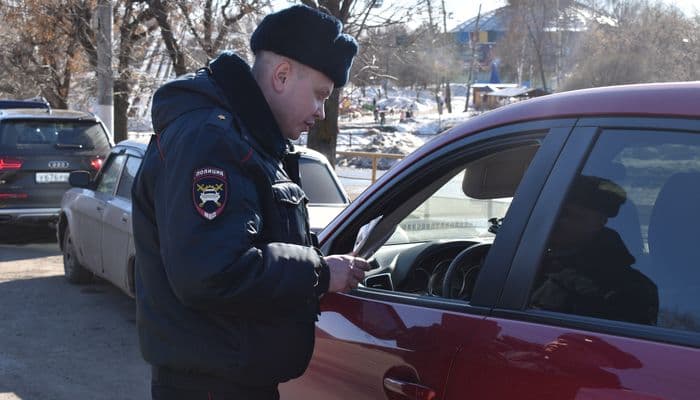 Официально: снимать тонировку сразу же по требованию ДПСника не обязательно