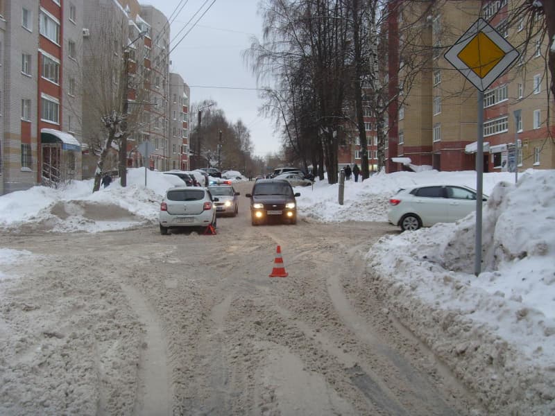 В Кирове водитель на «Сандеро» сбил 10-летнюю девочку