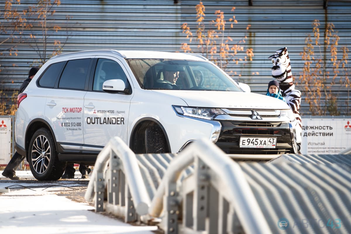 Мороз и солнце. Автосалон «Мотор» отметил 25-летие