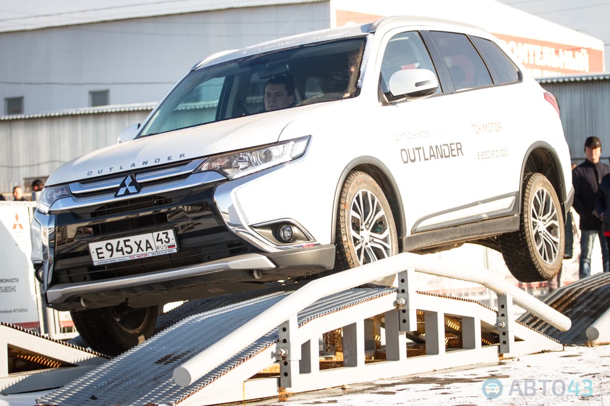 Мороз и солнце. Автосалон «Мотор» отметил 25-летие