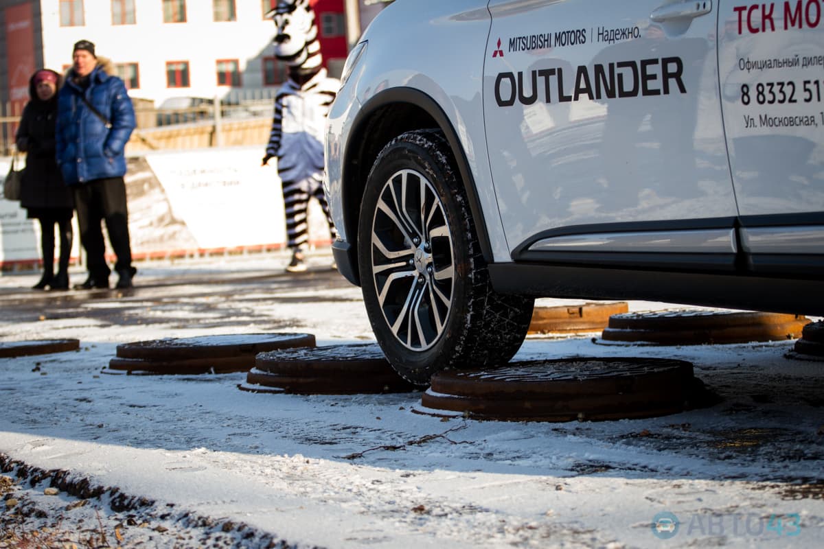 Мороз и солнце. Автосалон «Мотор» отметил 25-летие