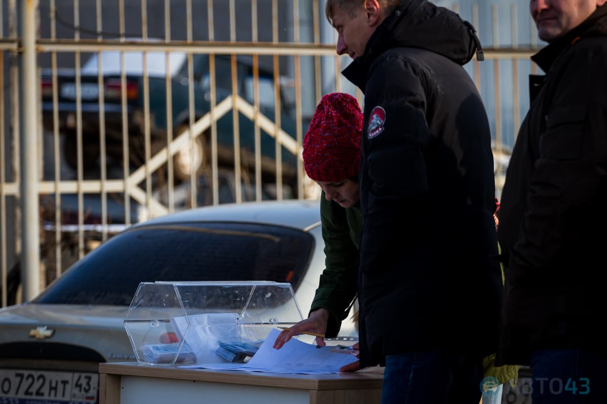 Мороз и солнце. Автосалон «Мотор» отметил 25-летие