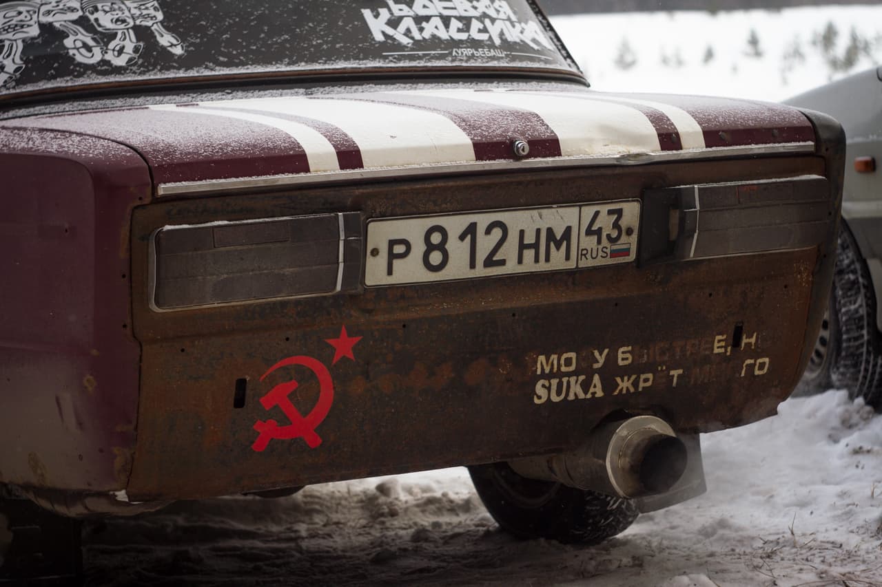 В поворот боком: в Кирове прошли соревнования по зимнему дрифту