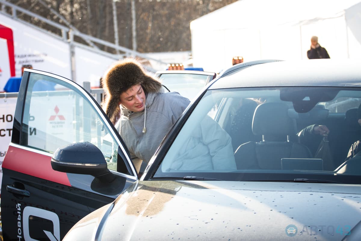 Мороз и солнце. Автосалон «Мотор» отметил 25-летие