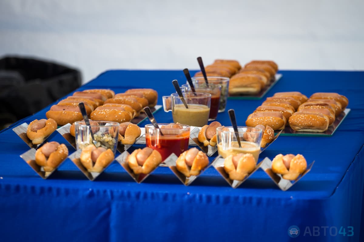 Мороз и солнце. Автосалон «Мотор» отметил 25-летие