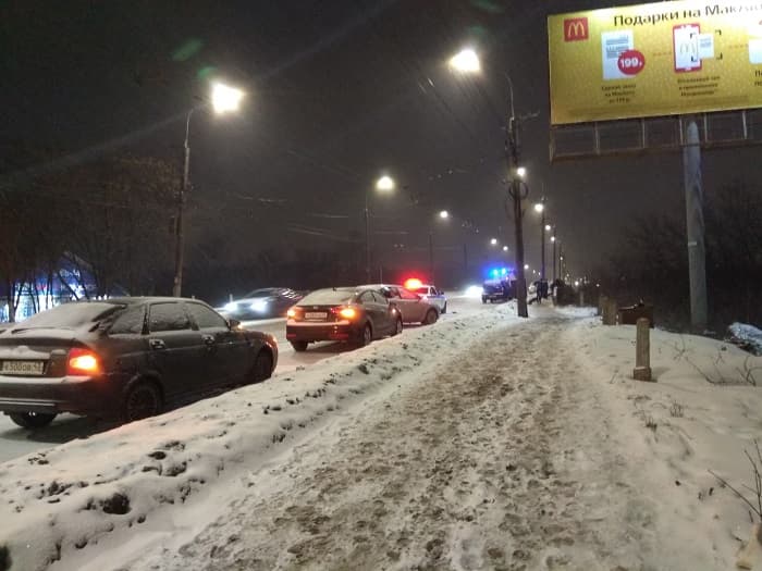 "Полёт ненормальный": с моста на Воровского вылетела легковушка 