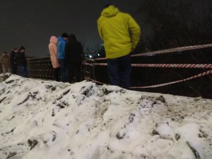 "Полёт ненормальный": с моста на Воровского вылетела легковушка 