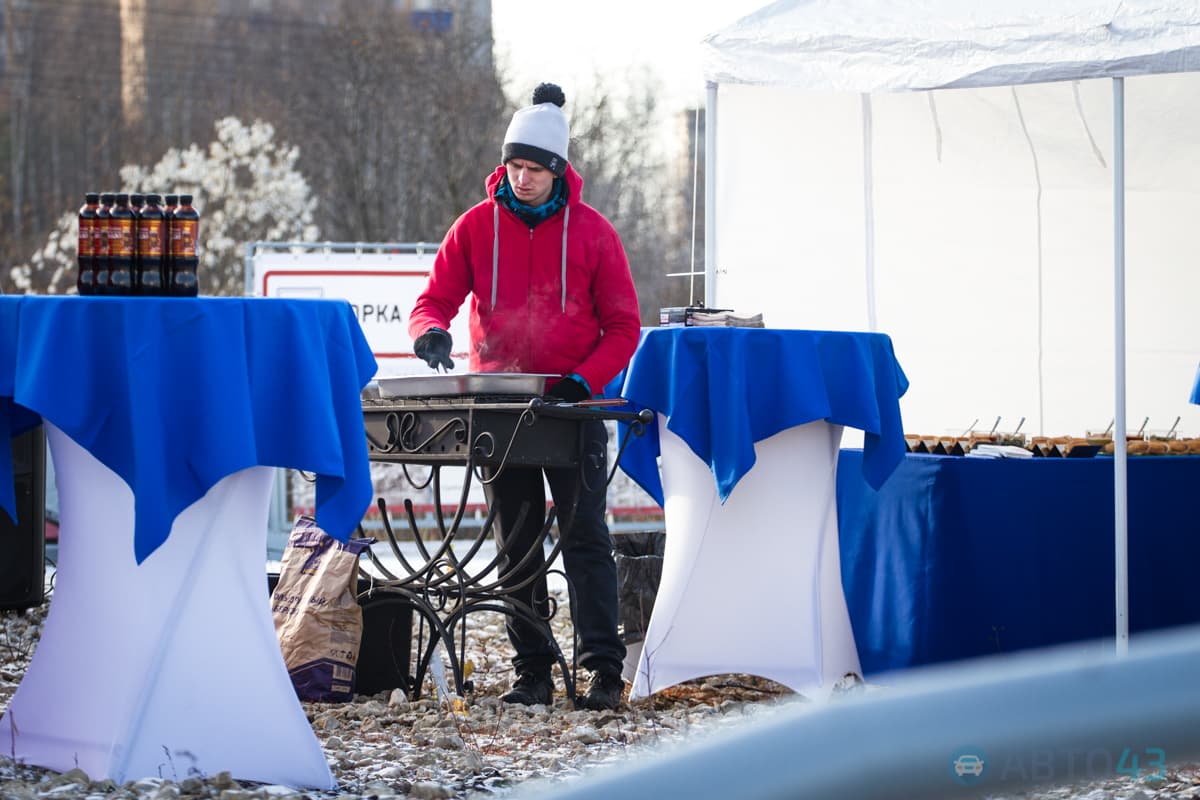 Мороз и солнце. Автосалон «Мотор» отметил 25-летие