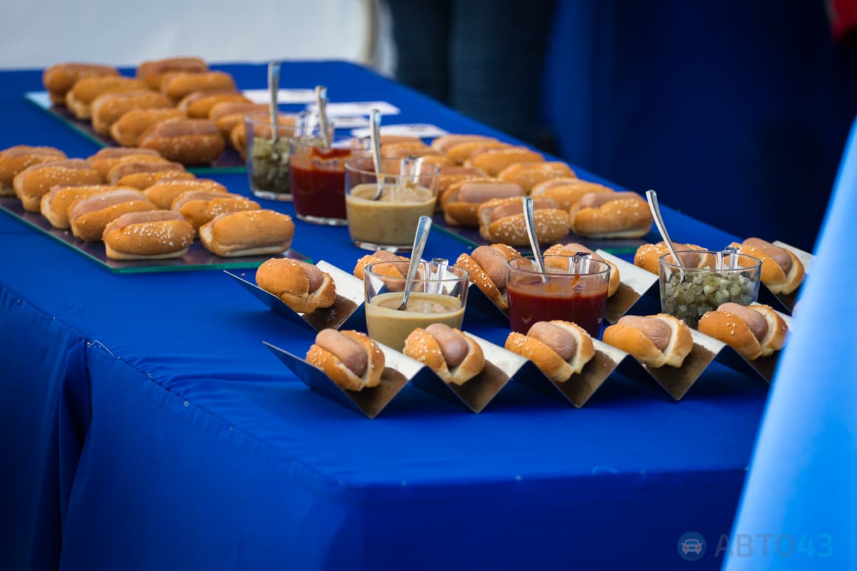 Мороз и солнце. Автосалон «Мотор» отметил 25-летие