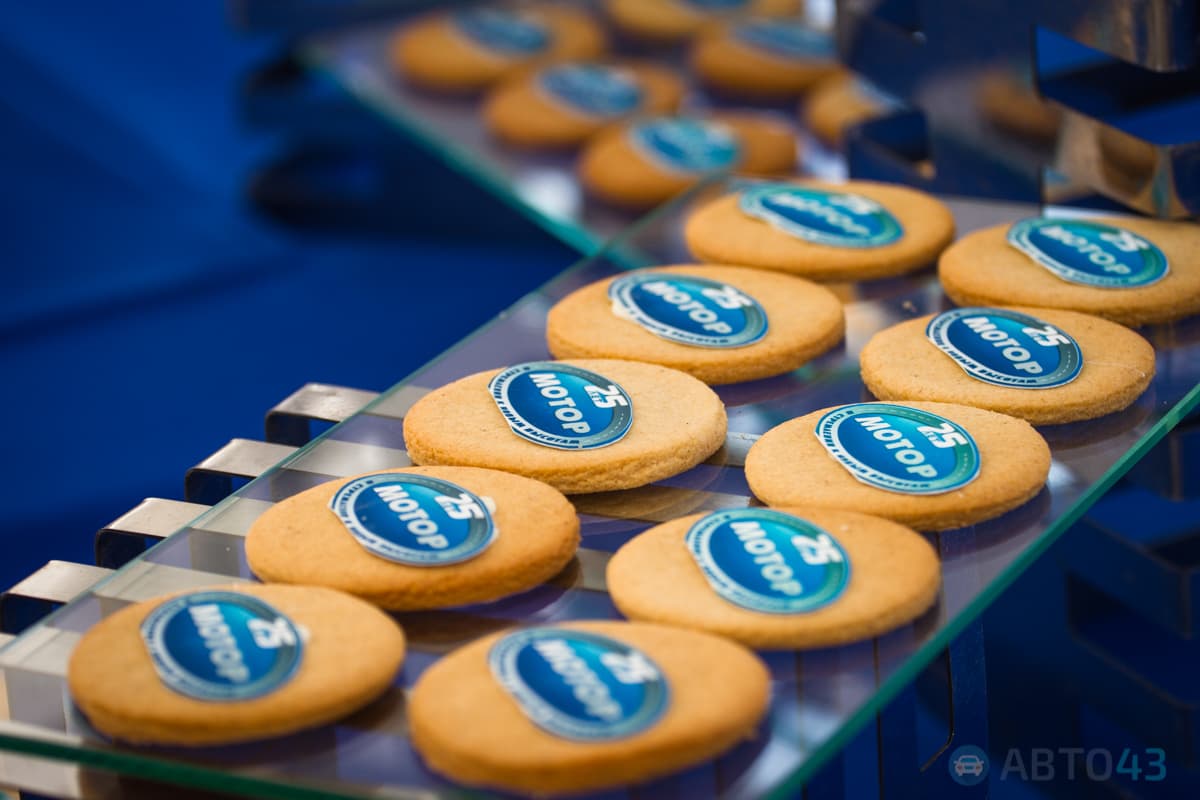 Мороз и солнце. Автосалон «Мотор» отметил 25-летие