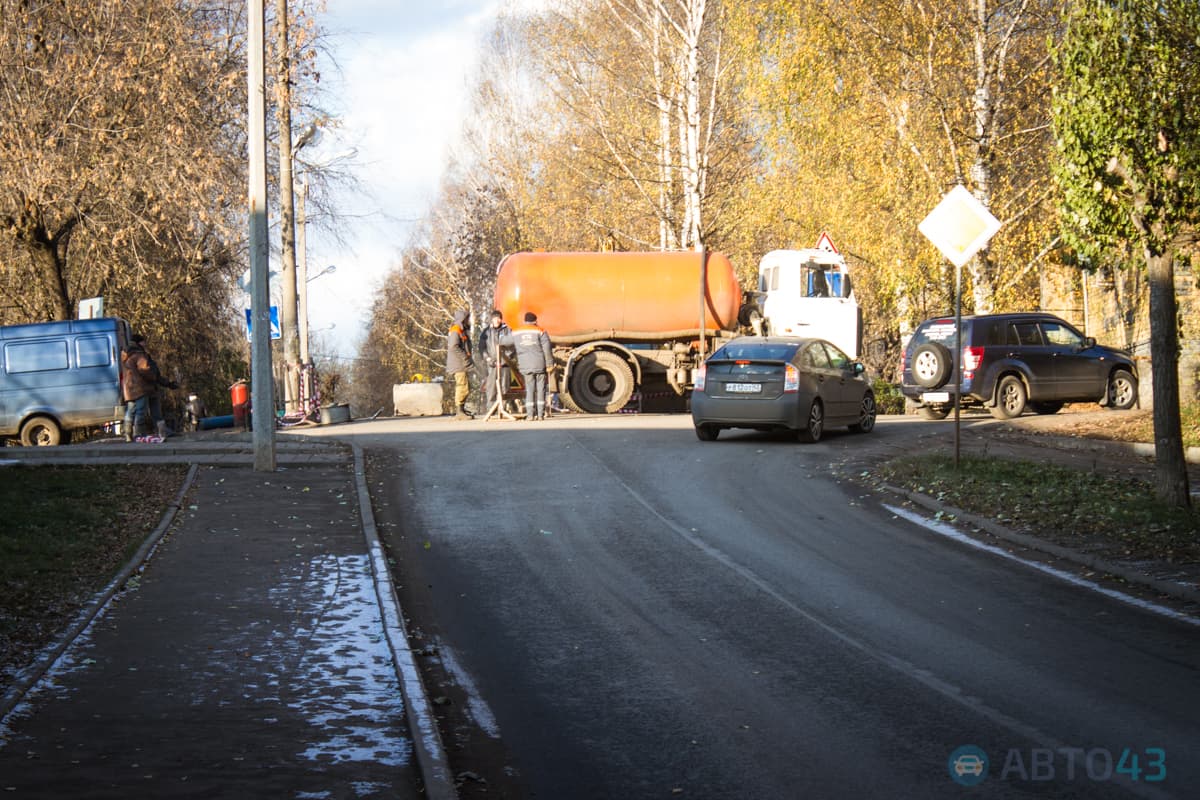 Новый асфальт на Горбуновой разрыли коммунальщики