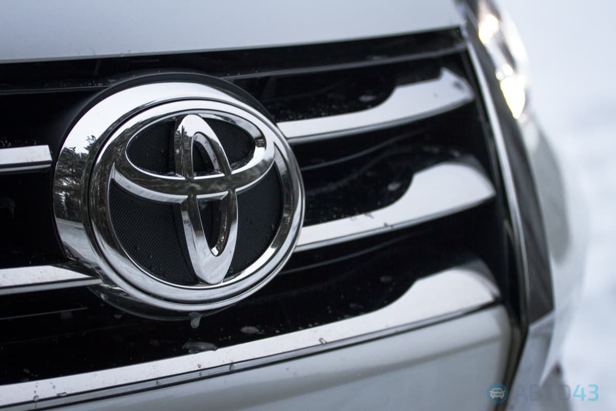 Тест-драйв Toyota Fortuner: игрушка, которая не может надоесть