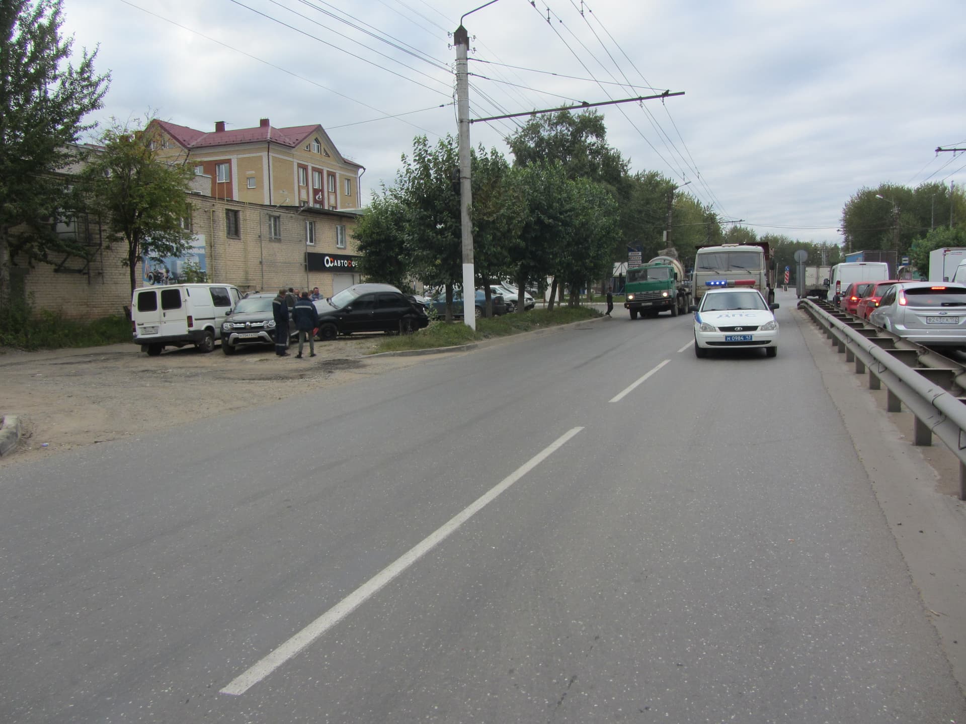 Хотел развернуться и повредил 5 машин - авария на Производственной