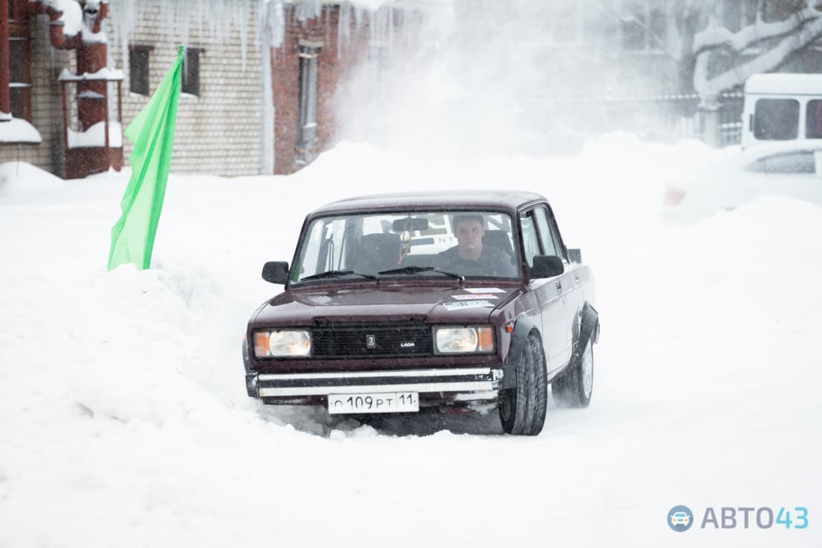 «Танцы на льду» - в Кирове прошел первый этап по зимнему дрифту
