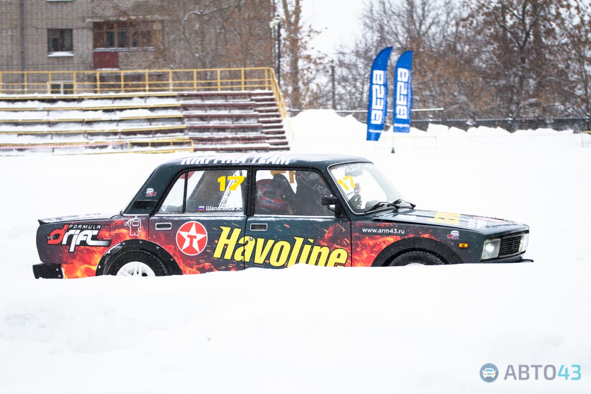 «Танцы на льду» - в Кирове прошел первый этап по зимнему дрифту