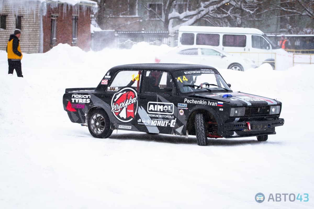 «Танцы на льду» - в Кирове прошел первый этап по зимнему дрифту