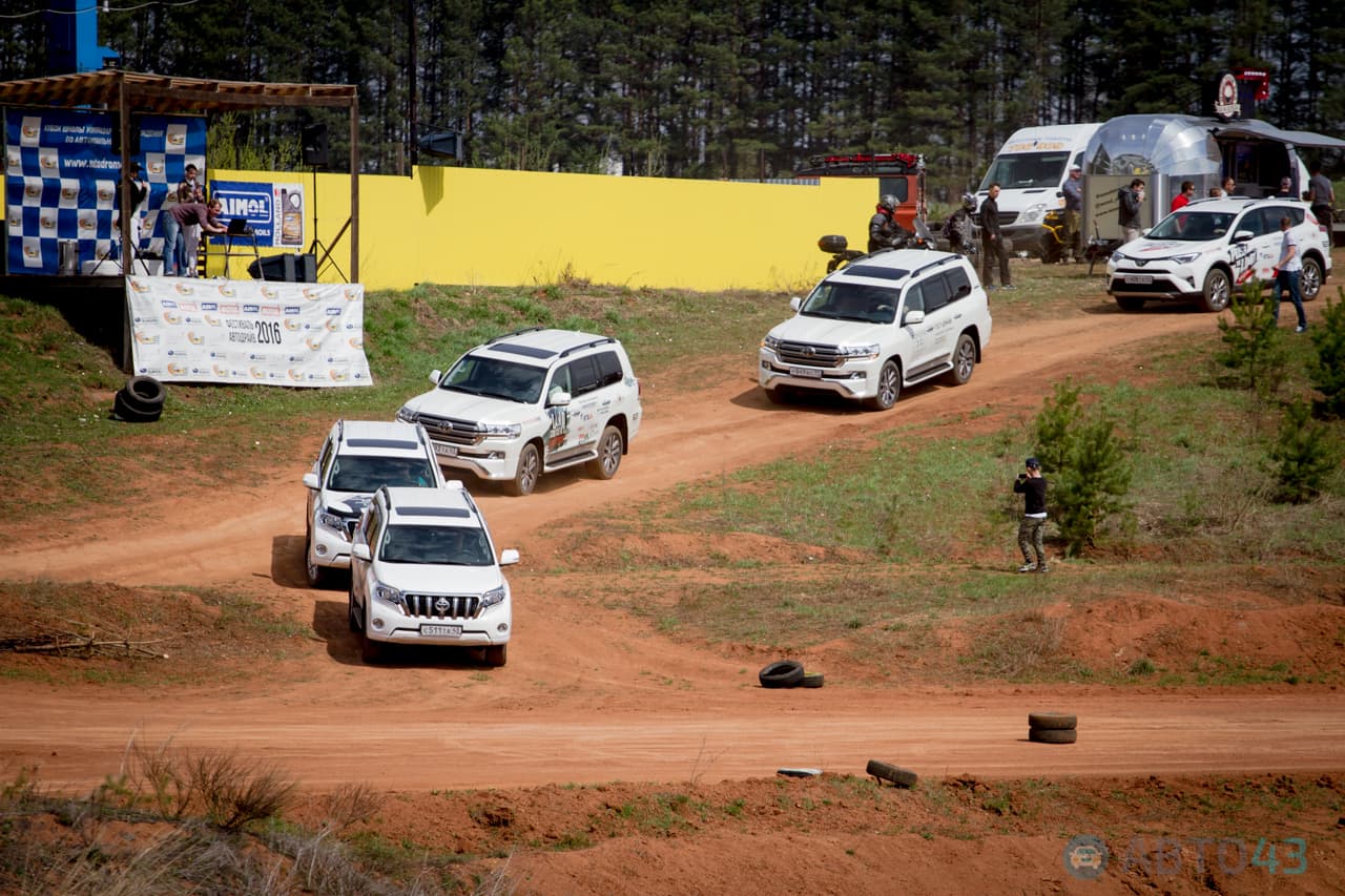 Лужи, грязь и ухабы. В Кирове прошли испытания Toyota