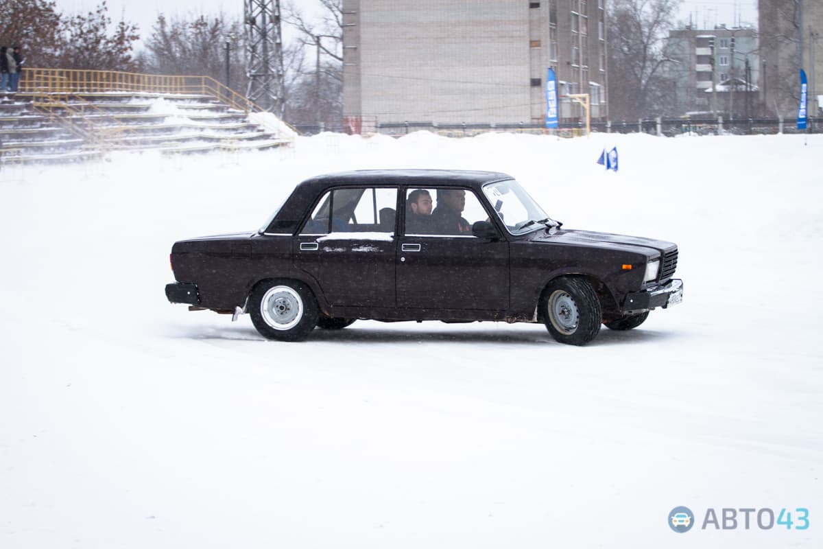 «Танцы на льду» - в Кирове прошел первый этап по зимнему дрифту