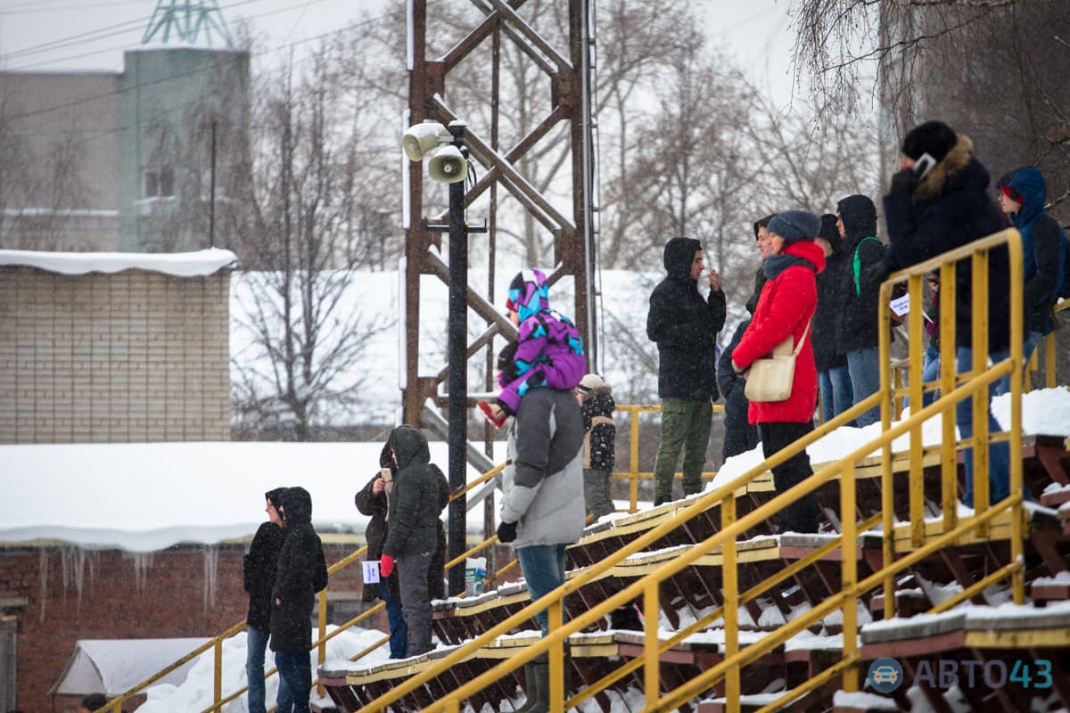 «Танцы на льду» - в Кирове прошел первый этап по зимнему дрифту