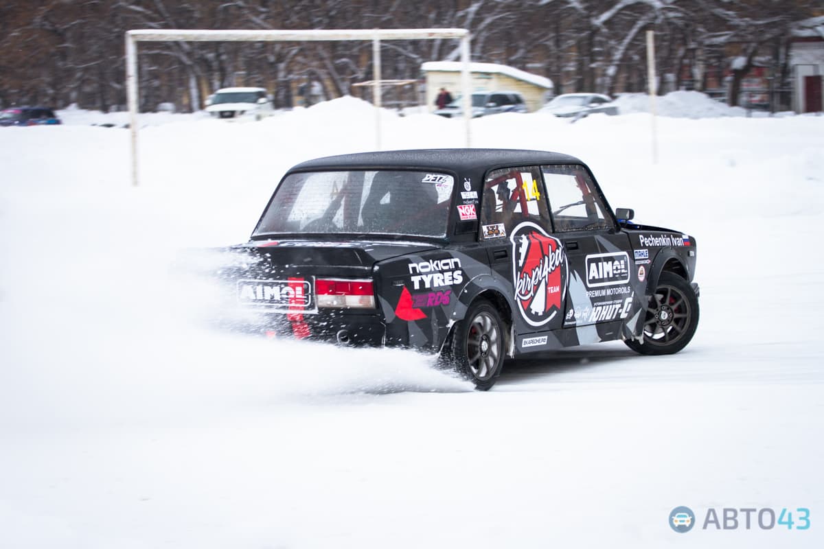 «Танцы на льду» - в Кирове прошел первый этап по зимнему дрифту