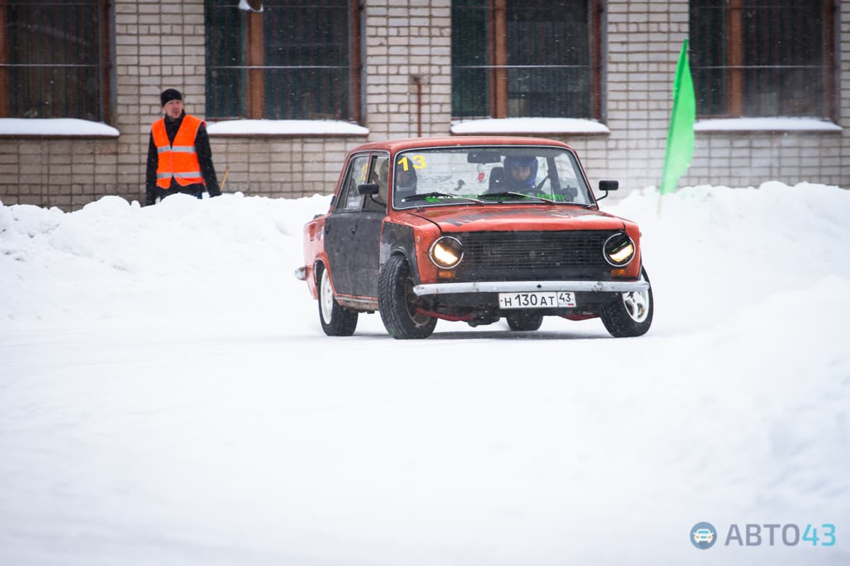 «Танцы на льду» - в Кирове прошел первый этап по зимнему дрифту