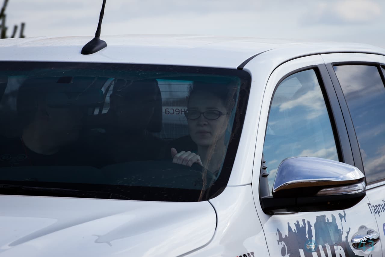 Лужи, грязь и ухабы. В Кирове прошли испытания Toyota