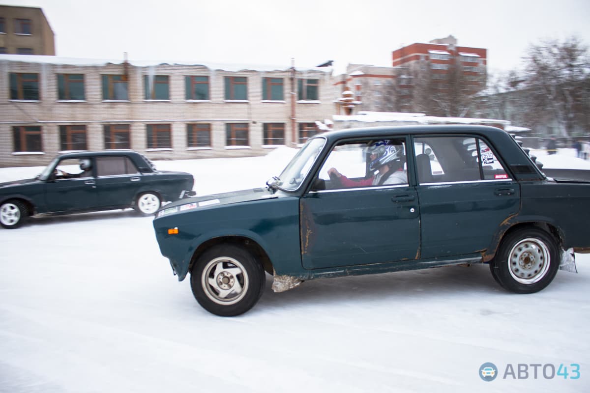 «Танцы на льду» - в Кирове прошел первый этап по зимнему дрифту