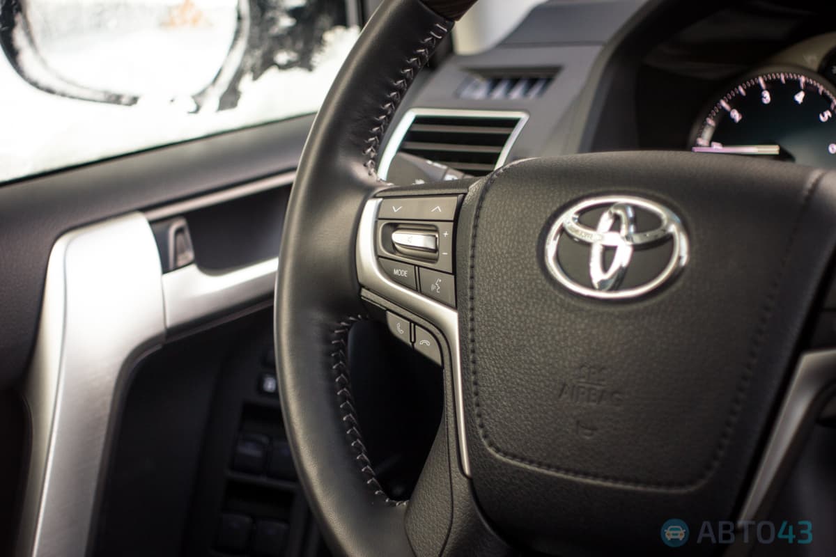 Тест-драйв Toyota Prado: ламповая атмосфера в 21 веке