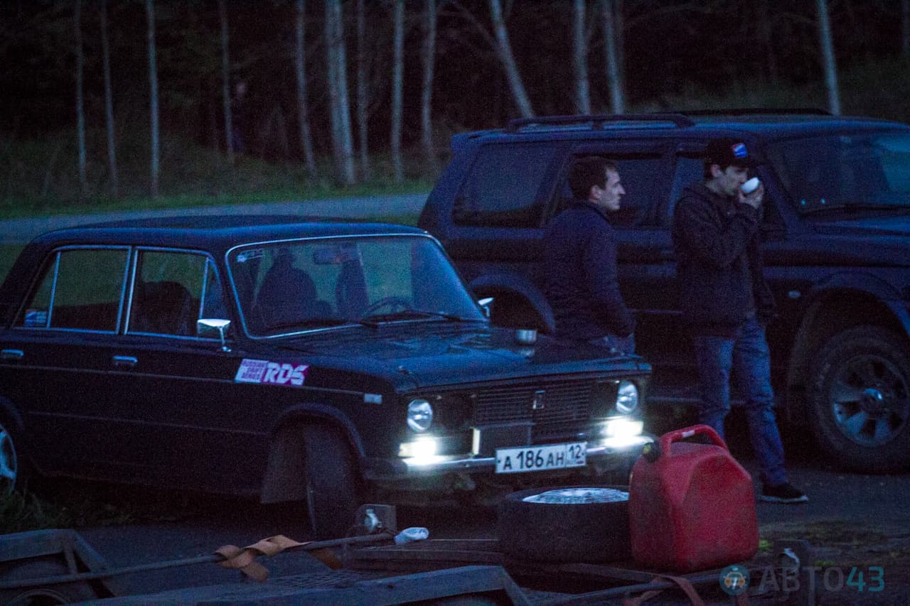 Дрэг-рейсеры открыли сезон ночных гонок в Кирове