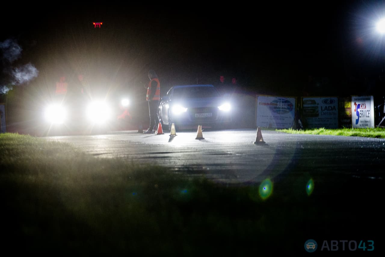 Дрэг-рейсеры открыли сезон ночных гонок в Кирове