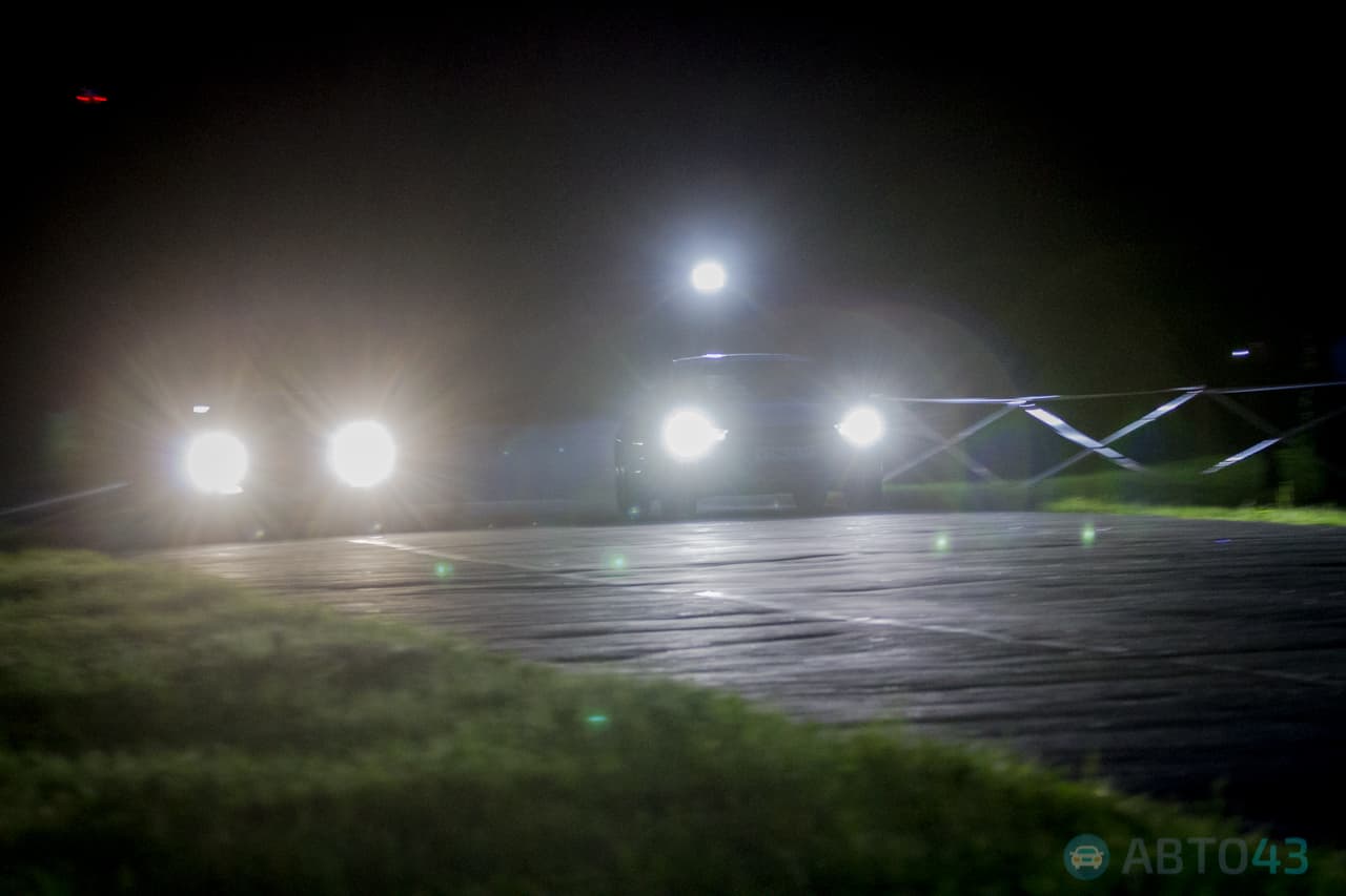 Дрэг-рейсеры открыли сезон ночных гонок в Кирове