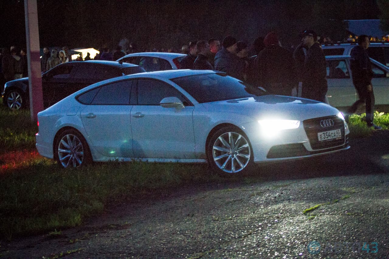 Дрэг-рейсеры открыли сезон ночных гонок в Кирове