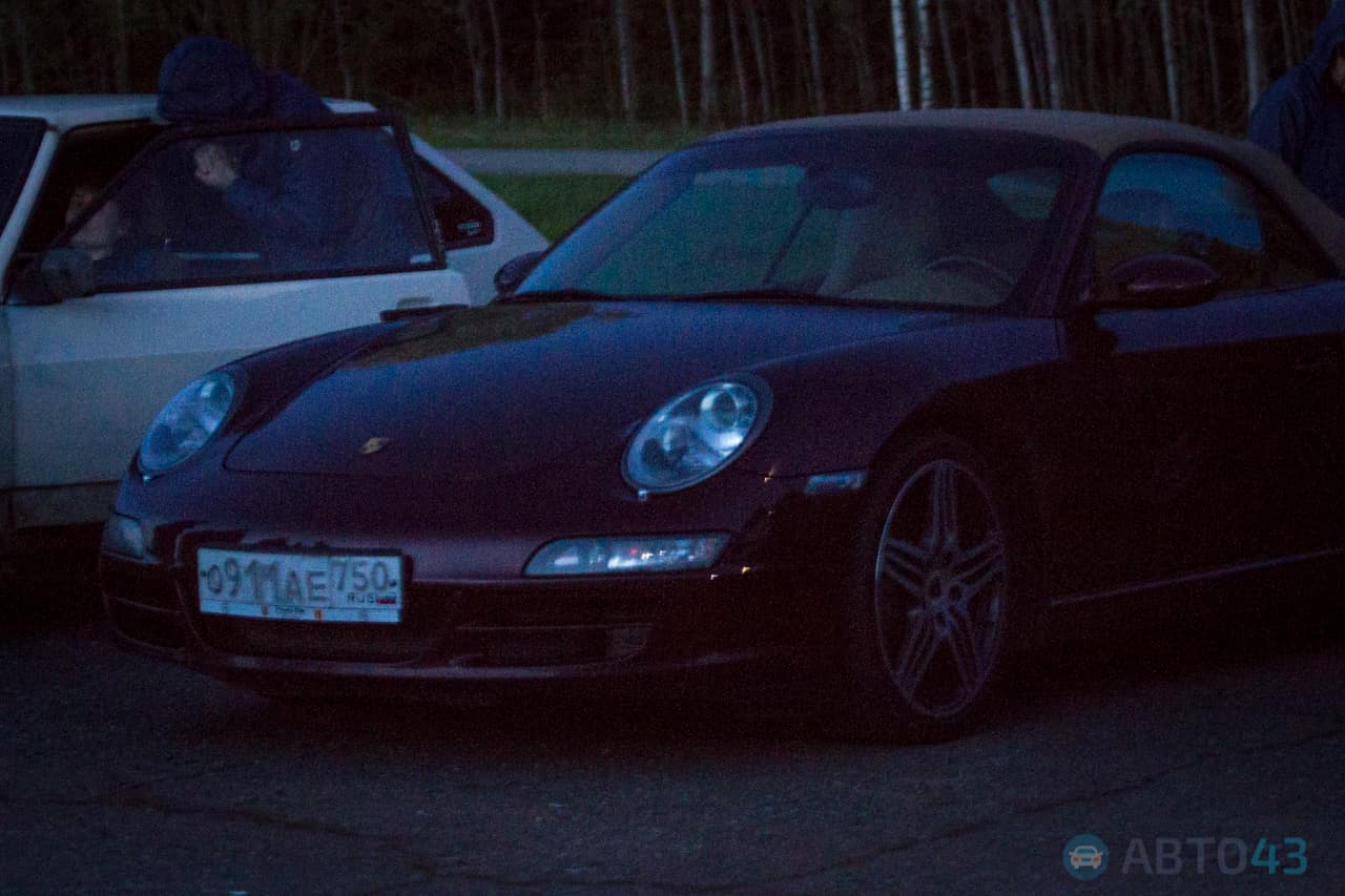 Дрэг-рейсеры открыли сезон ночных гонок в Кирове