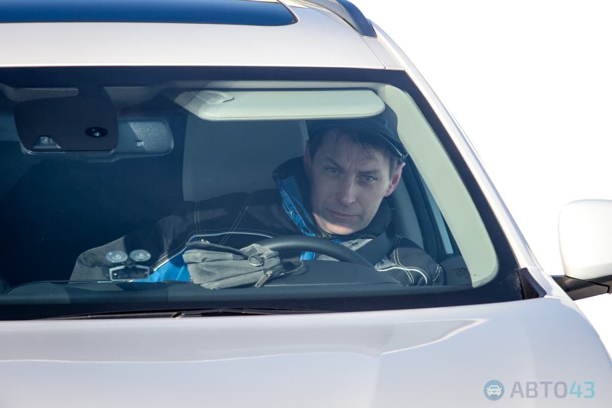 Скачки в манеже. В Кирове прошли «Гусарские манёвры»