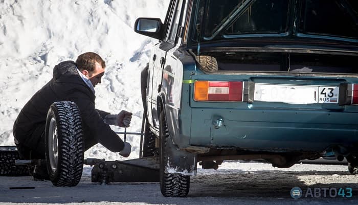В Госдуме хотят вернуть знак «Шипы», чтобы штрафовать за резину с помощью камер